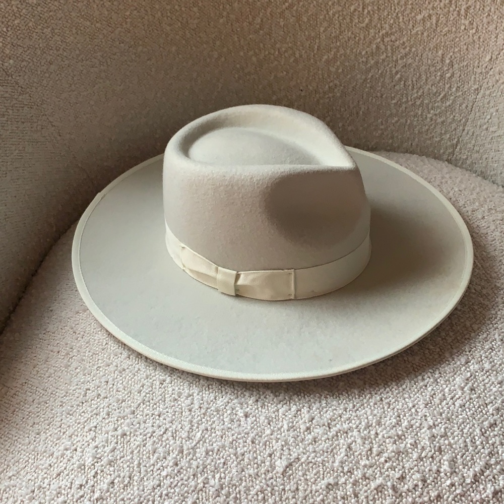 Gigi pip look alike fedora hat